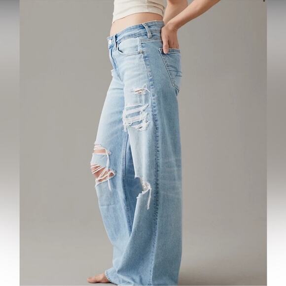 AE American Eagle Strigid Low Rise Baggy Wide Leg Distressed Light Wash Size 18S - Picture 3 of 16
